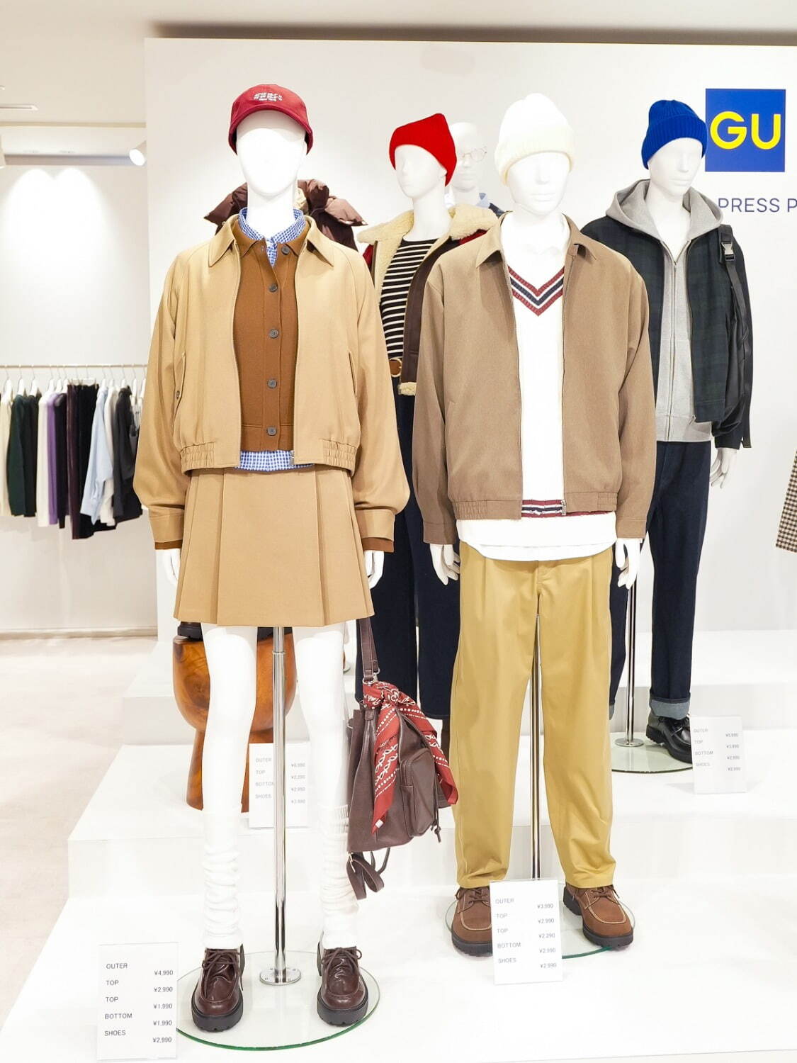 GU25年秋冬の注目メンズアイテム、“人参”シルエットのきれいめパンツ＆インディゴデニムジャケット｜写真3