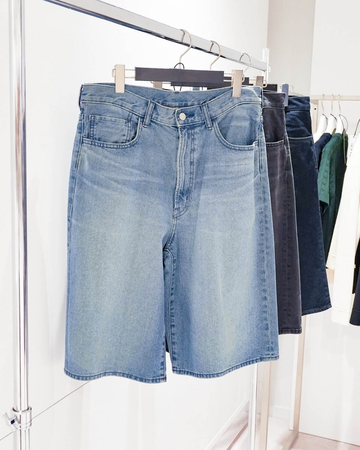 GU25年秋冬の注目メンズアイテム、“人参”シルエットのきれいめパンツ＆インディゴデニムジャケット｜写真13