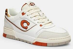 コーチ‟NYの街”着想「ソーホー」スニーカー、オレンジのCロゴ＆レオパード柄など25年秋冬新色