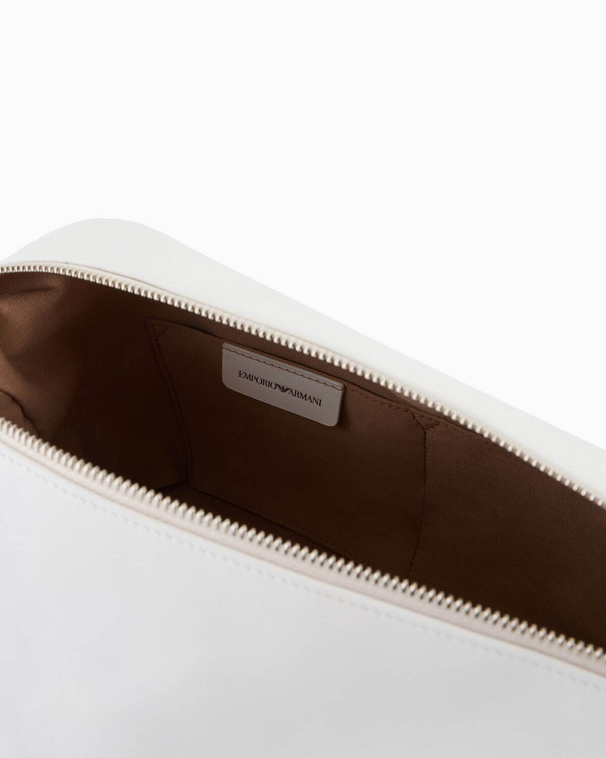 エンポリオ アルマーニ 銀座店限定“扇柄”メンズニットガウン＆日本語着想プリントワンピなど｜写真26