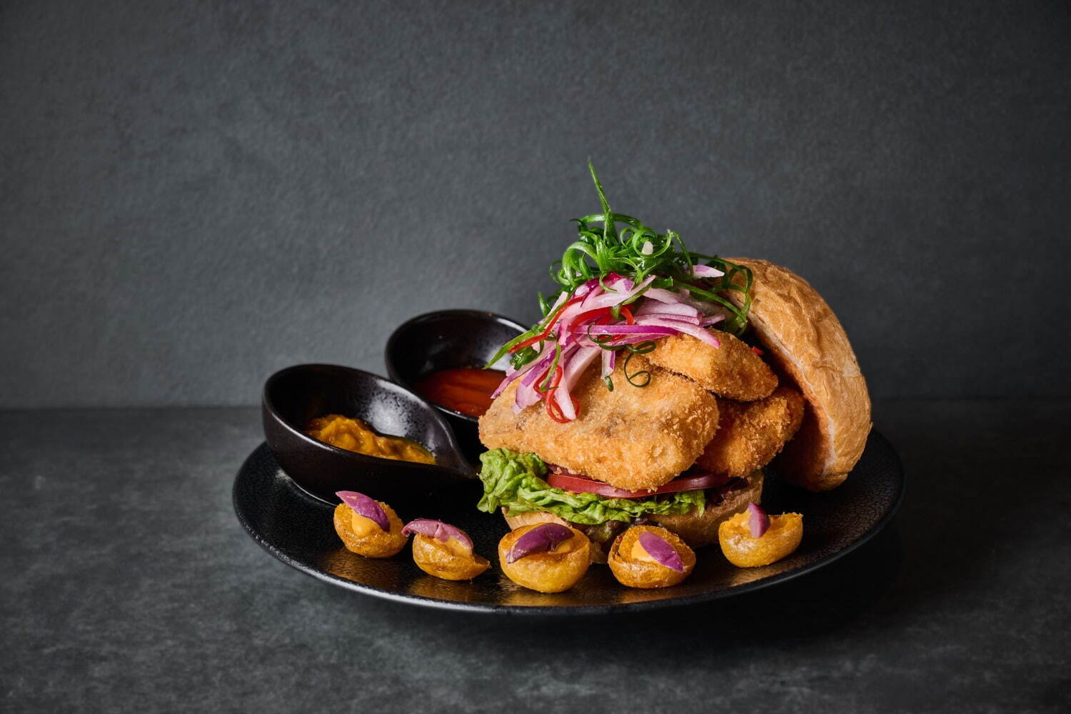 <麻布台ヒルズ>
「ペルー料理アルド」インカバーガー 1,800円
※1日15食限定