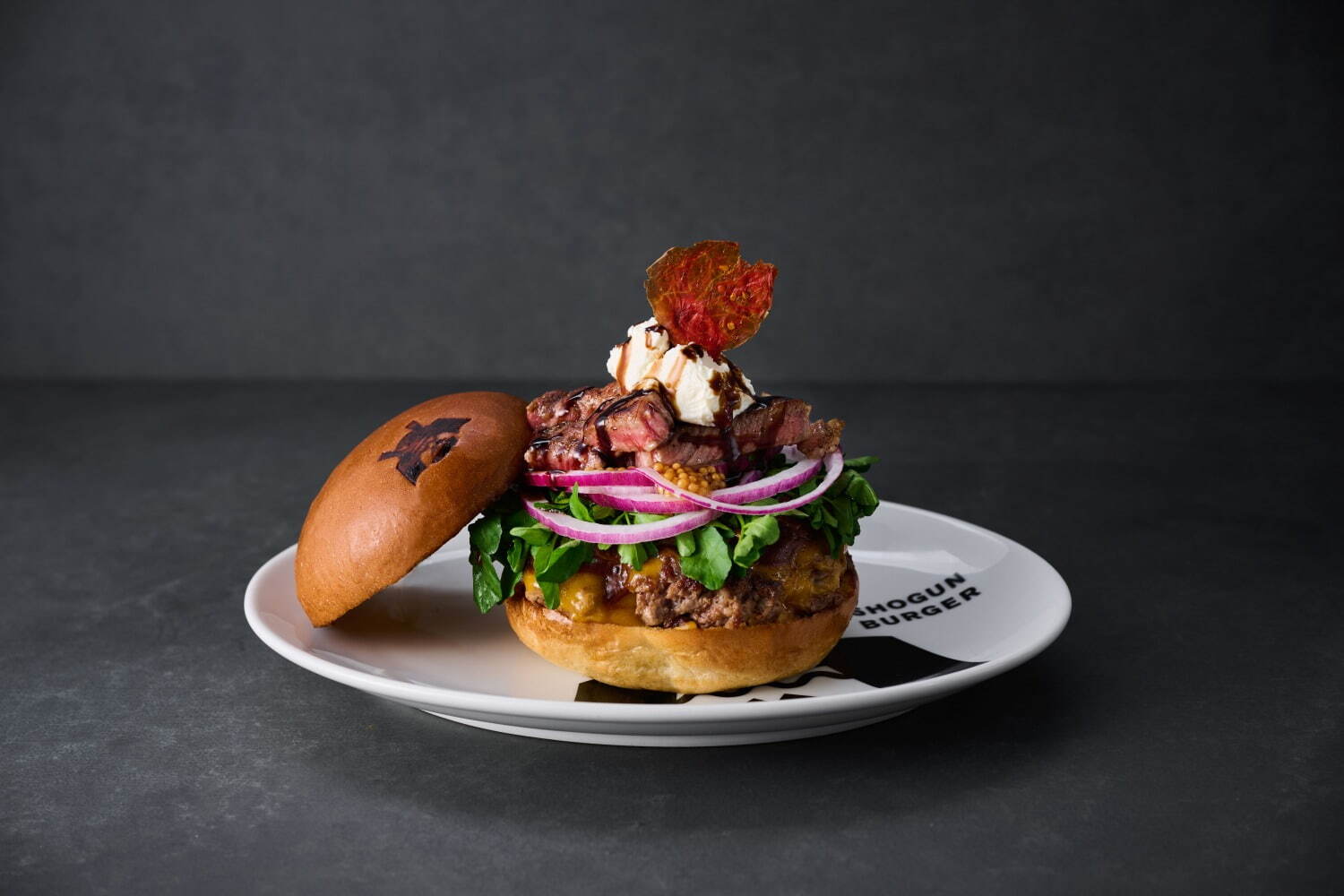 <麻布台ヒルズ>
「ショーグンバーガー」A5和牛のビーフストロガノフバーガー 4,000円