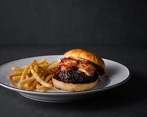 六本木・麻布台・虎ノ門「ヒルズ グルメバーガーグランプリ」34店舗から究極のバーガーが集結｜写真26