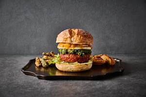 六本木・麻布台・虎ノ門「ヒルズ グルメバーガーグランプリ」34店舗から究極のバーガーが集結｜写真17