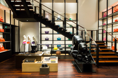 コーチが新宿に旗艦店オープン - スチュアート・ヴィヴァースによる新コンセプトで展開