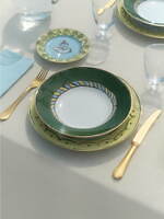 ジノリ1735“ギリシャ・ローマ神話”着想の手描き風テーブルウェア、胸像やタコモチーフ｜写真3