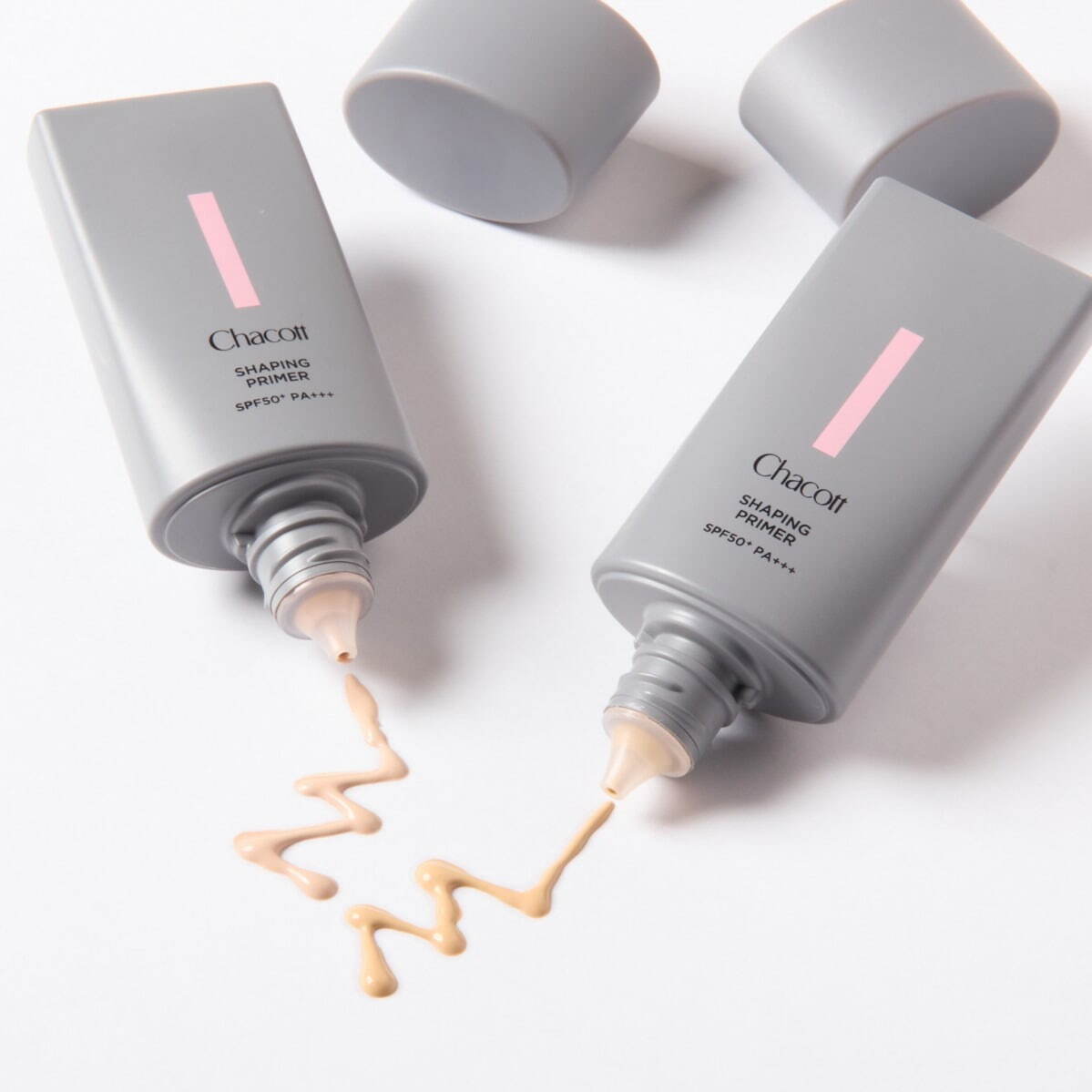 左から)「チャコット シェイピングプライマー」SPF50+・PA+++ 001,002 各2,200円＜新製品＞