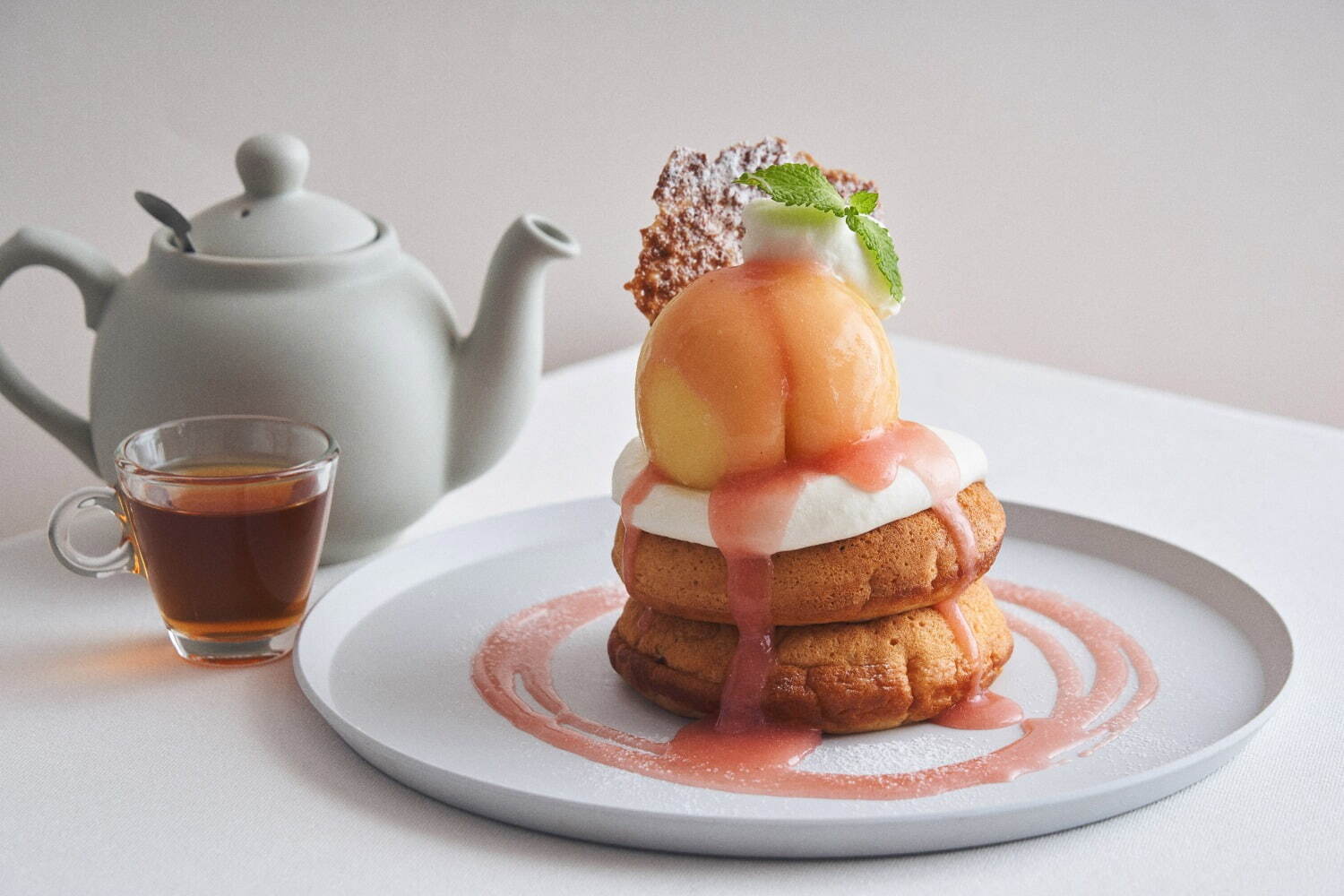 まるごと“岡山白桃”とミルキークリームのパンケーキ 2,310円