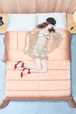 ヴァレンティノ2026年春コレクション - ピンクのベッドで過ごす、夢見心地なひととき｜写真5