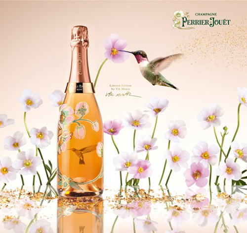 老舗シャンパーニュメゾン「ペリエ ジュエ」より限定ボトル登場 - アネモネの花園に舞い込んだハチドリ | 写真