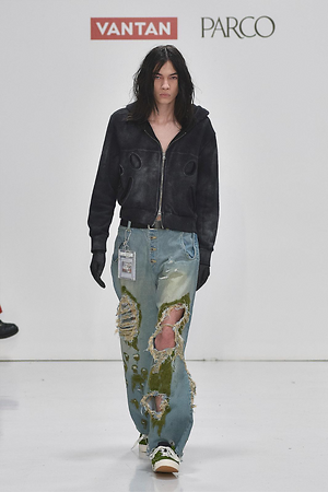 リトル ベッドルーム(LITTLE BEDROOM) 2025-26年秋冬ウィメンズ&メンズコレクション  - 写真1