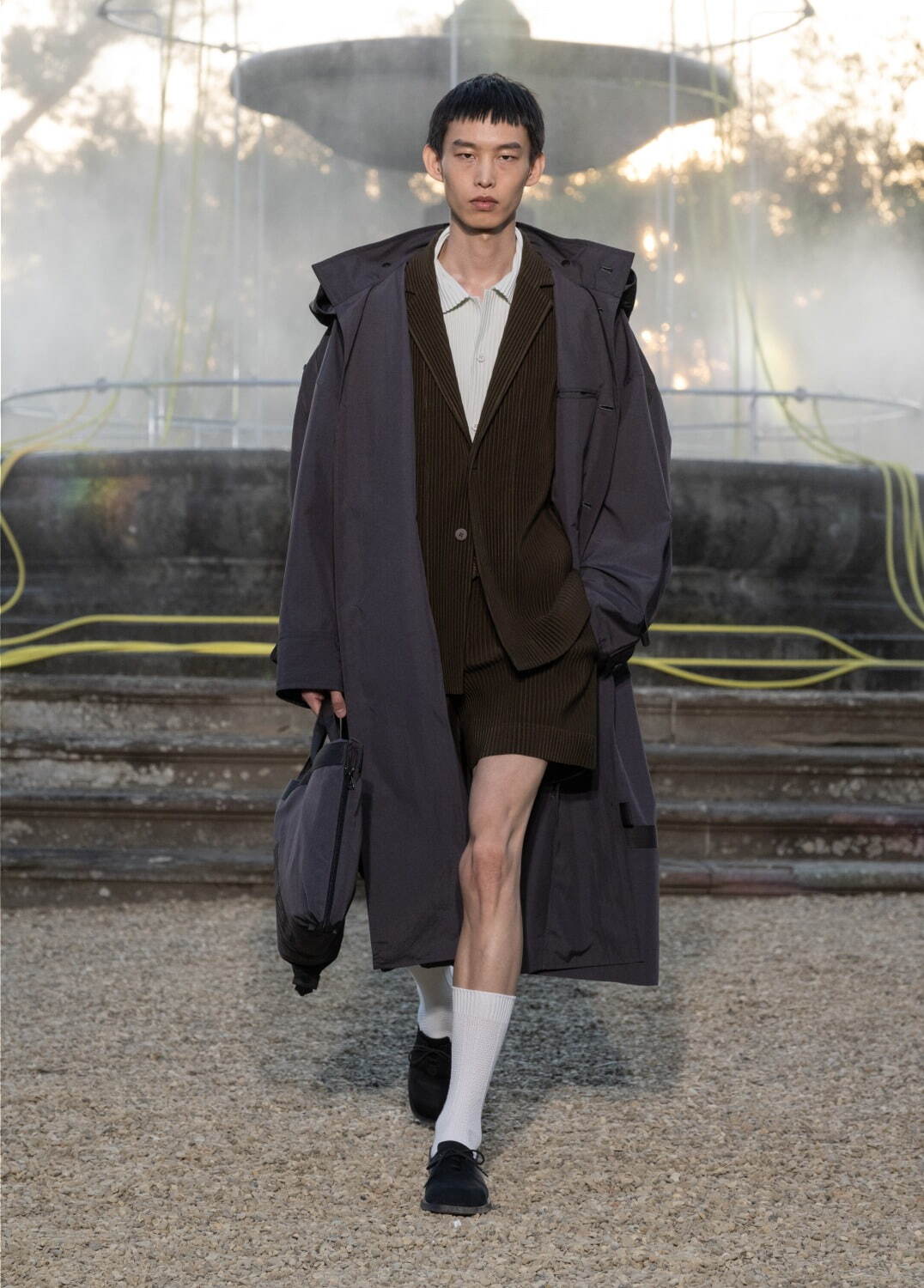 オム プリッセ イッセイ ミヤケ 2026年春夏｜ レインコート