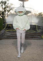 オム プリッセ イッセイ ミヤケ 2026年春夏コレクション、色を採集する旅｜写真37