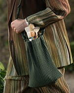 オム プリッセ イッセイ ミヤケ 2026年春夏コレクション、色を採集する旅｜写真52