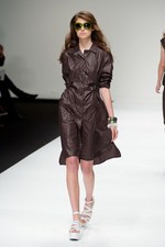 ベティジャクソン（Betty Jackson）のシックなスポーツテイスト　2011年春夏コレクション｜写真35