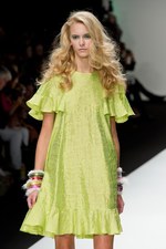 ベティジャクソン（Betty Jackson）のシックなスポーツテイスト　2011年春夏コレクション｜写真38