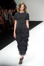 ベティジャクソン（Betty Jackson）のシックなスポーツテイスト　2011年春夏コレクション｜写真48