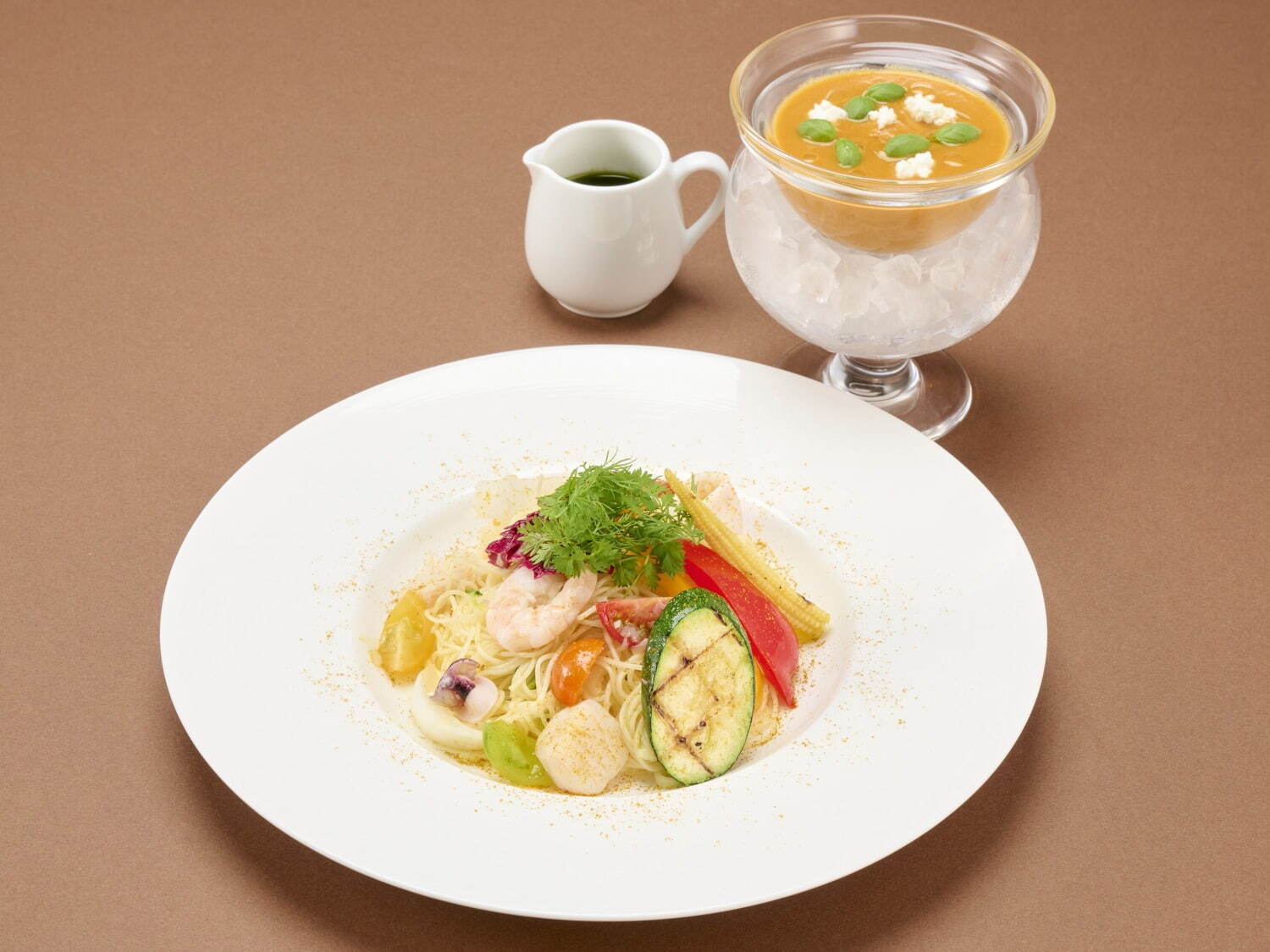 夏野菜とトマトの冷製カレー バジル風味のカッペリーニと共に 3,600円
※7月1日(火)～7月31日(木)限定