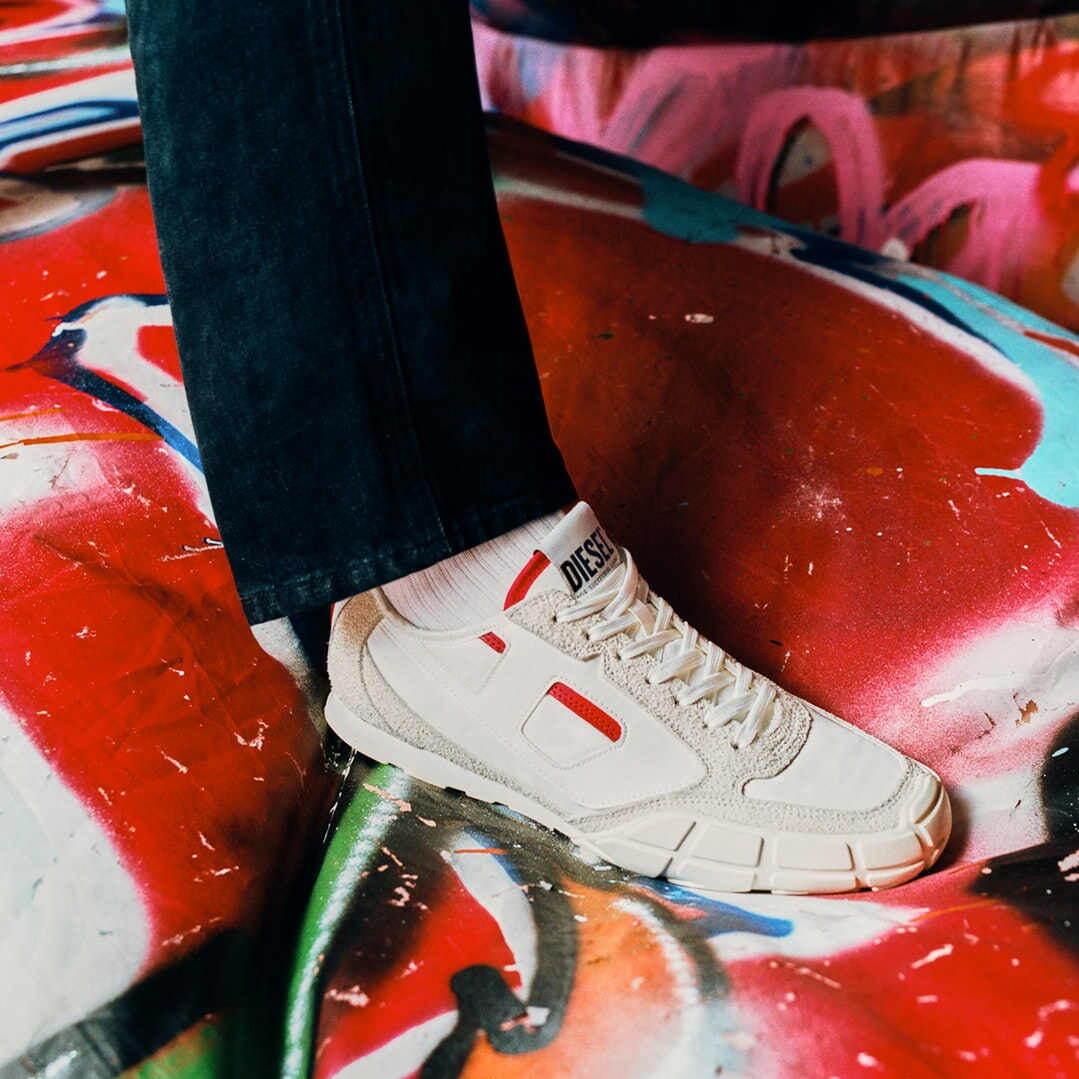 「パゴダ」ホワイト/レッド/ブルー 30,800円