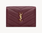 サンローランのV字キルティング財布、“モロッコのヴィラ”着想ボルドー＆ベージュカラーで｜写真4