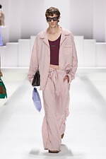 ドルチェ＆ガッバーナ 2026年春夏メンズコレクション - 部屋から外へ、エレガントに着るパジャマ｜写真2