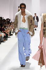 ドルチェ＆ガッバーナ 2026年春夏メンズコレクション - 部屋から外へ、エレガントに着るパジャマ｜写真5