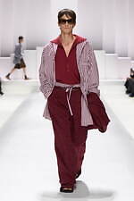 ドルチェ＆ガッバーナ 2026年春夏メンズコレクション - 部屋から外へ、エレガントに着るパジャマ｜写真23