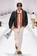 ドルチェ＆ガッバーナ 2026年春夏メンズコレクション - 部屋から外へ、エレガントに着るパジャマ｜写真48