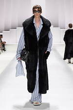 ドルチェ＆ガッバーナ 2026年春夏メンズコレクション - 部屋から外へ、エレガントに着るパジャマ｜写真62