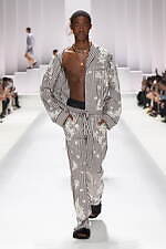 ドルチェ＆ガッバーナ 2026年春夏メンズコレクション - 部屋から外へ、エレガントに着るパジャマ｜写真69