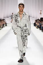 ドルチェ＆ガッバーナ 2026年春夏メンズコレクション - 部屋から外へ、エレガントに着るパジャマ｜写真71