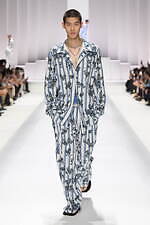 ドルチェ＆ガッバーナ 2026年春夏メンズコレクション - 部屋から外へ、エレガントに着るパジャマ｜写真73