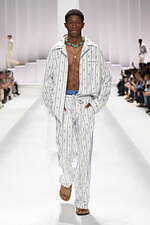 ドルチェ＆ガッバーナ 2026年春夏メンズコレクション - 部屋から外へ、エレガントに着るパジャマ｜写真83