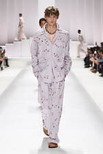 ドルチェ＆ガッバーナ 2026年春夏メンズコレクション - 部屋から外へ、エレガントに着るパジャマ｜写真85