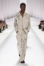 ドルチェ＆ガッバーナ 2026年春夏メンズコレクション - 部屋から外へ、エレガントに着るパジャマ｜写真88