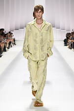 ドルチェ＆ガッバーナ 2026年春夏メンズコレクション - 部屋から外へ、エレガントに着るパジャマ｜写真91