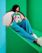 プリーツ プリーズ イッセイ ミヤケの服をまとった女性をカラフルに描いたタンクトップ＆ワンピース｜写真50