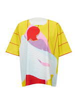 プリーツ プリーズ イッセイ ミヤケの服をまとった女性をカラフルに描いたタンクトップ＆ワンピース｜写真44