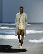 プラダ 2026年春夏メンズコレクション、様々な男性像のイメージ｜写真34