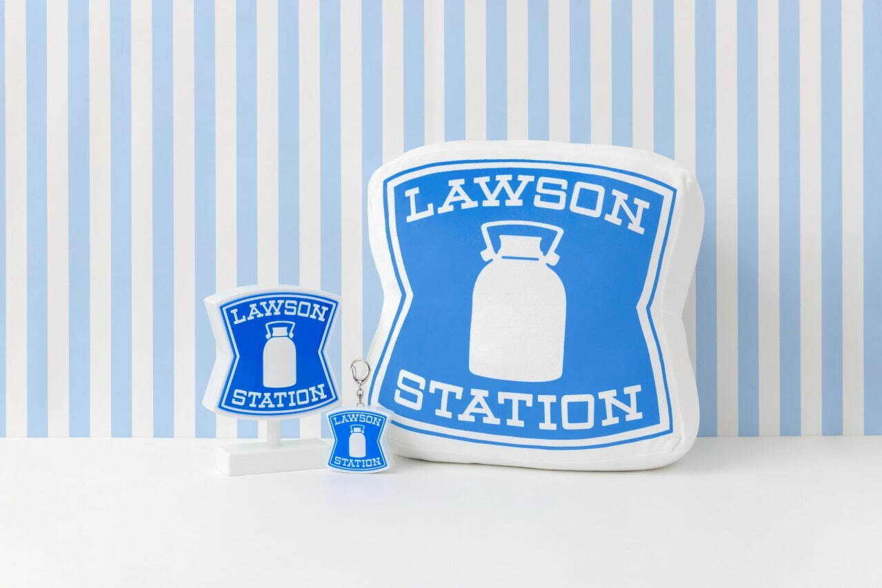 「LAWSON OFFICIAL BOOK ローソンの看板そのまんまクッションver.」3,289円
「LAWSON OFFICIAL BOOK ローソンの看板そのまんまキーホルダーver.」1,749円
「LAWSON OFFICIAL BOOK ローソンの看板そのまんまルームライトver.」3,289円