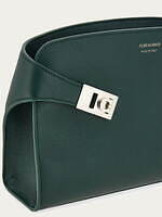 フェラガモ(Ferragamo) ハグ｜写真9