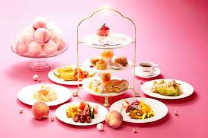 “旬のカットフルーツ食べ放題付き”「桃尽くし」アフタヌーンティー、タカノフルーツパーラー 新宿本店で