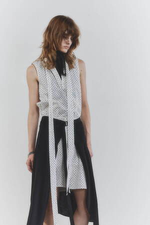 アン ドゥムルメステール(ANN DEMEULEMEESTER) 2026年リゾートウィメンズ&メンズコレクション  - 写真93