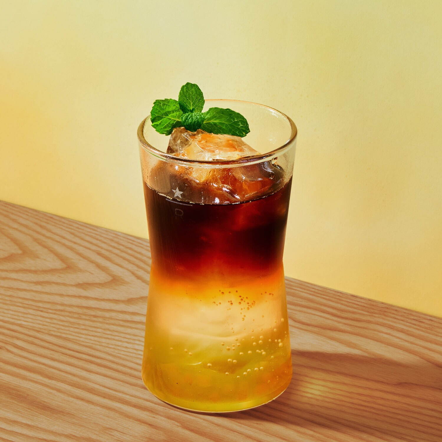 「コールド ブリュー グリーンフィズ アップル & キューカンバー」店内 1,100円、持ち帰り 1,080円