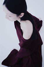 マメ クロゴウチ“優雅に曲線描く”マーブル模様ドレス＆グラデカラーのニットドレスなど｜写真6