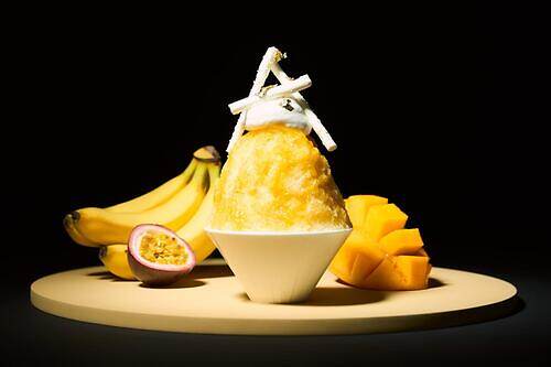 ジェラート ピケ カフェ×ジョエル・ロブション、トロピカルソースと濃厚キャラメルバナナソースのかき氷