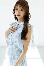 スナイデルの夏ワンピース、ひだまりイエローの刺繍キャミワンピ＆花びら風レイヤードレス｜写真2