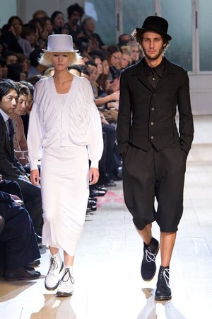 一般顧客をご招待！リミ フゥ(LIMI feu)が2011年春夏コレクションを東京で開催｜写真2