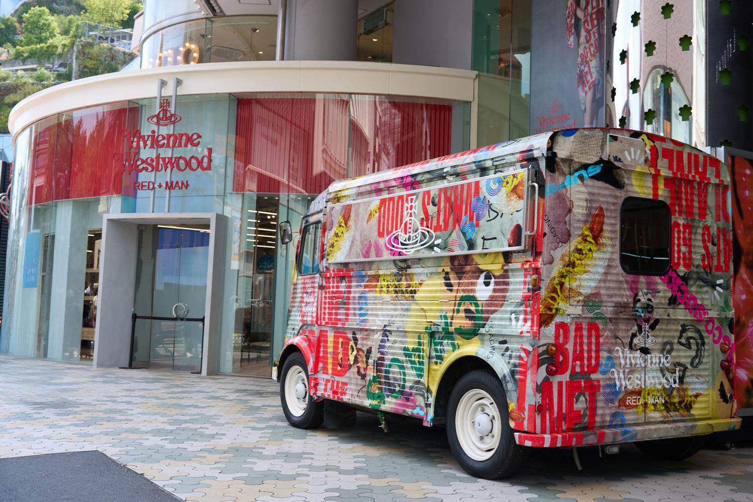 「ヴィヴィアン・ウエストウッド」ラフォーレ原宿店がリニューアル、限定ウェア＆ハートライターも｜写真37