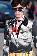 ウォルター ヴァン ベイレンドンク 2026年春夏コレクション、星のような目で希望を見つめる｜写真24